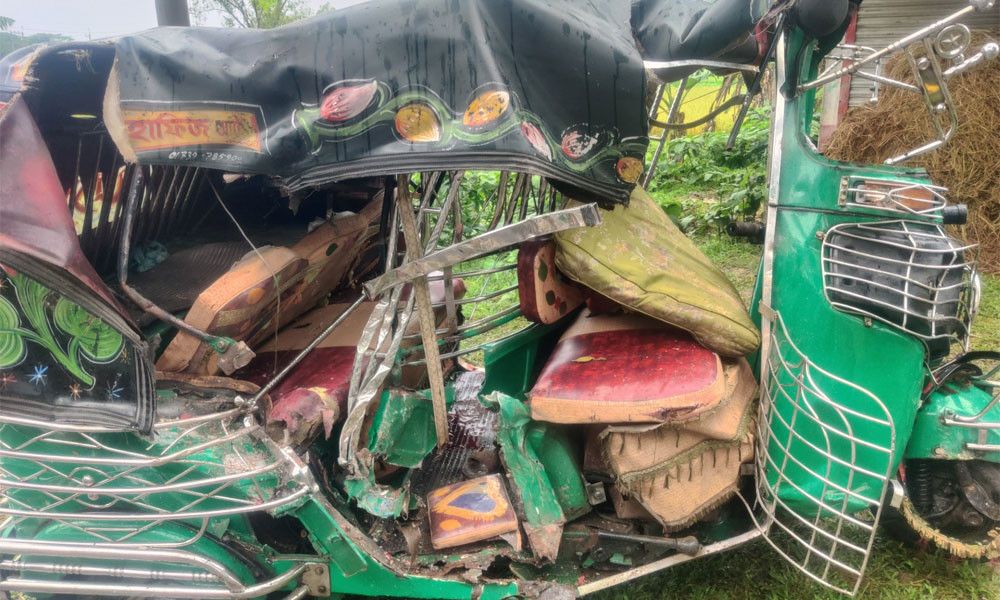 নেত্রকোনায় বাস-সিএনজি সংঘর্ষে নিহত ২