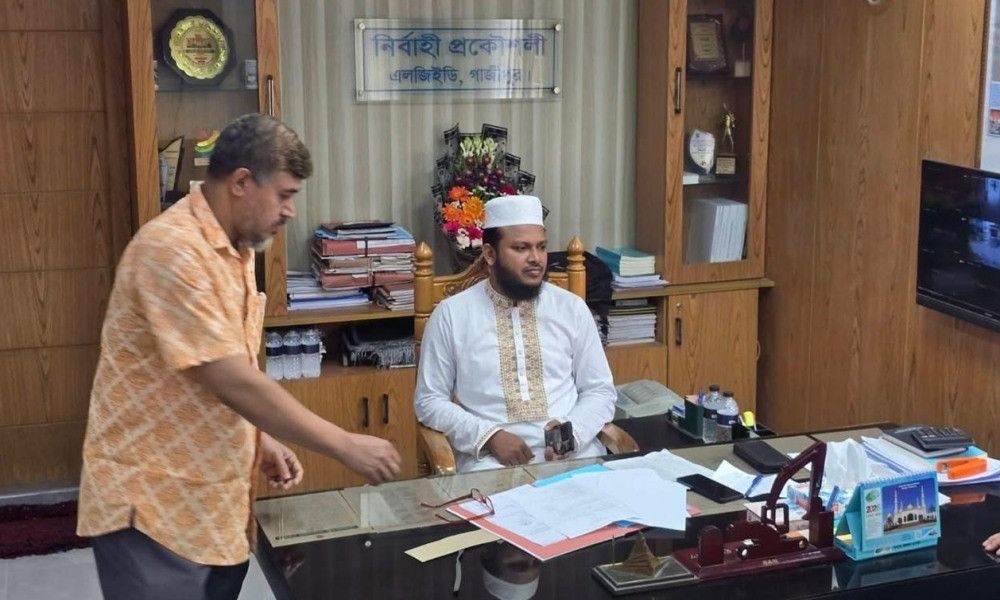 গাজীপুরে এলজিইডির নির্বাহী প্রকৌশলীর চেয়ারে বসলেন এমপি সালাহউদ্দিন