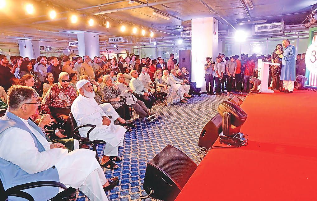 পুড়ে যাওয়া দপ্তরেই দ্য ডেইলি স্টার-এর ৩৫ বছর উদ্‌যাপন