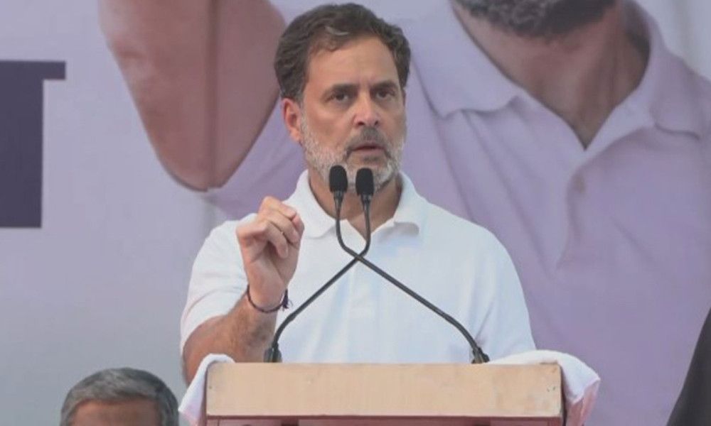 ট্রাম্পের ইশারায় চলছেন মোদি, রাহুলের বিস্ফোরক দাবি
